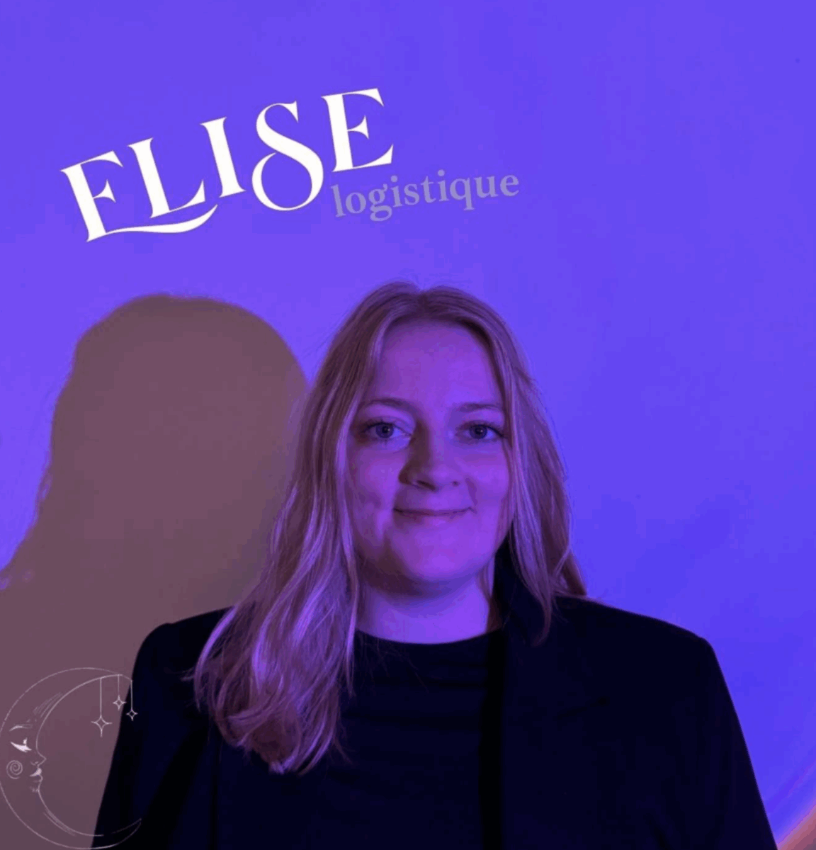 Photo de Elise qui gère la logistique