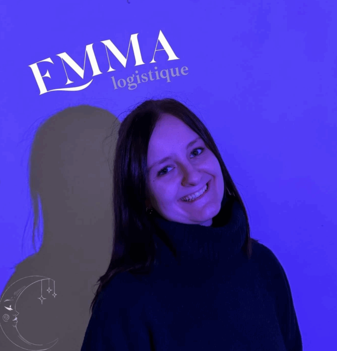 Photo de Emma qui gère la logistique
