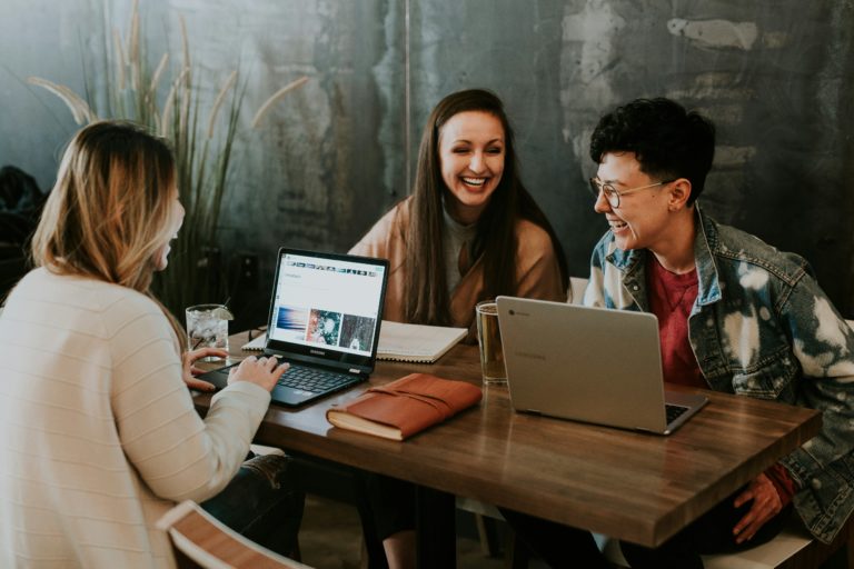 Réseau RP étudiant HEAJ : des étudiant·e·s collaborent autour d’un projet commun