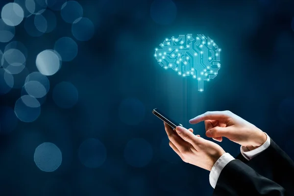 Main tenant un smartphone en pleine communication avec une illustration d'IA en forme de cerveau