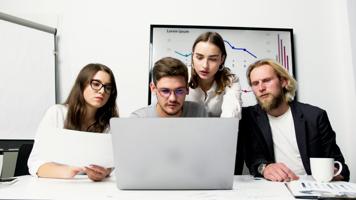 Equipe de communication qui travail 
