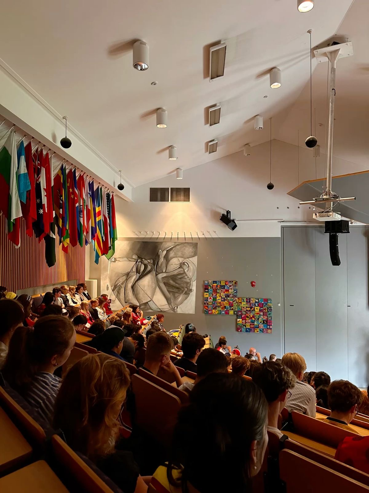 amphi, drapeaux monde